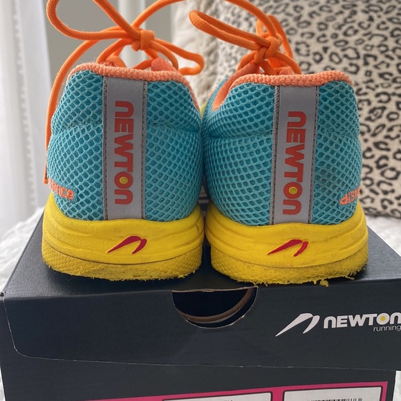 NEWTON RUNNING 10.5. EUC - Picture 4 of 7
